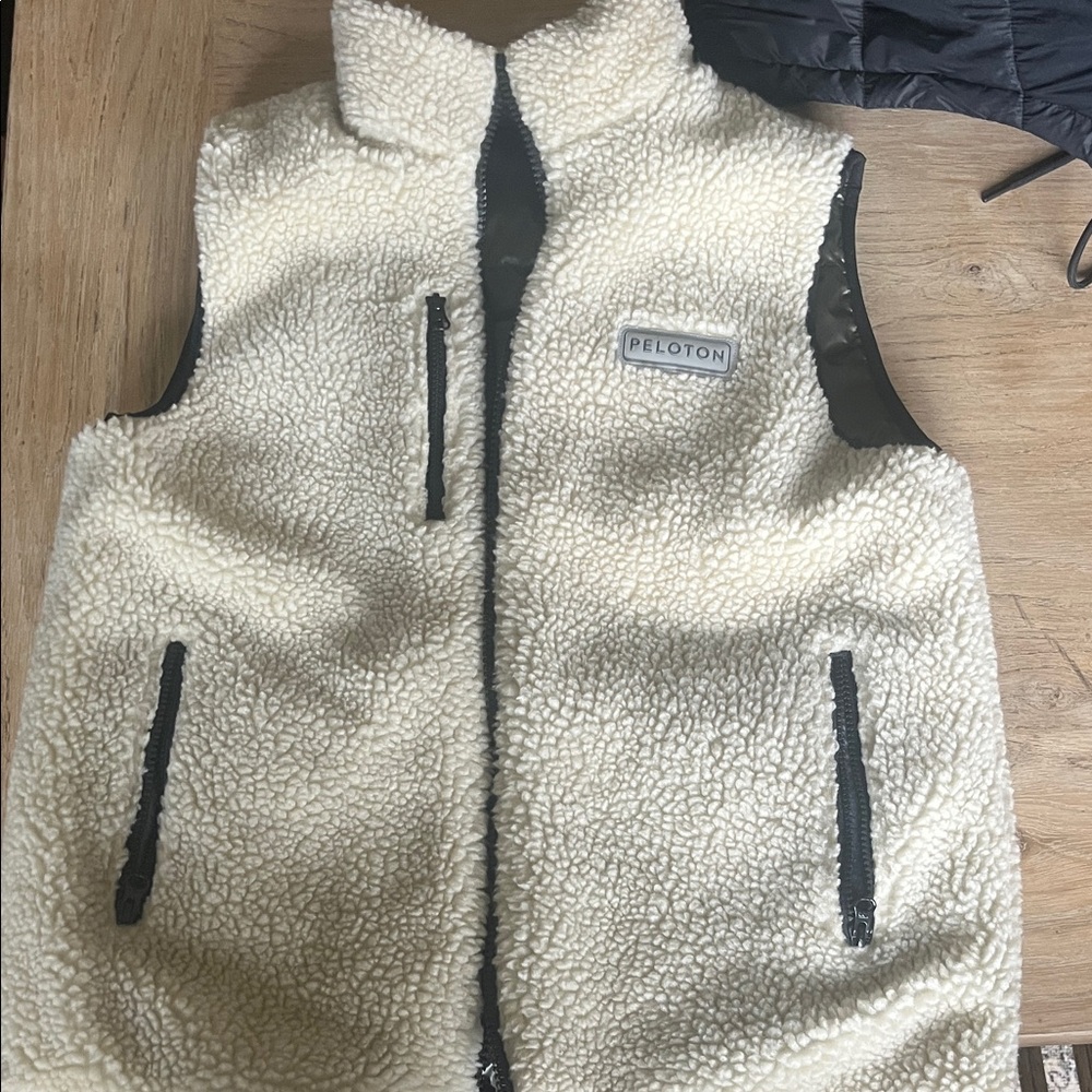 Peloton Off-White Sherpa Vest/reversible